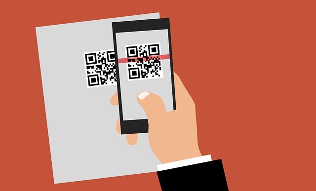 Uma ilustração de uma mão segurando um smartphone para escanear um código QR em um papel sobre um fundo vermelho.

